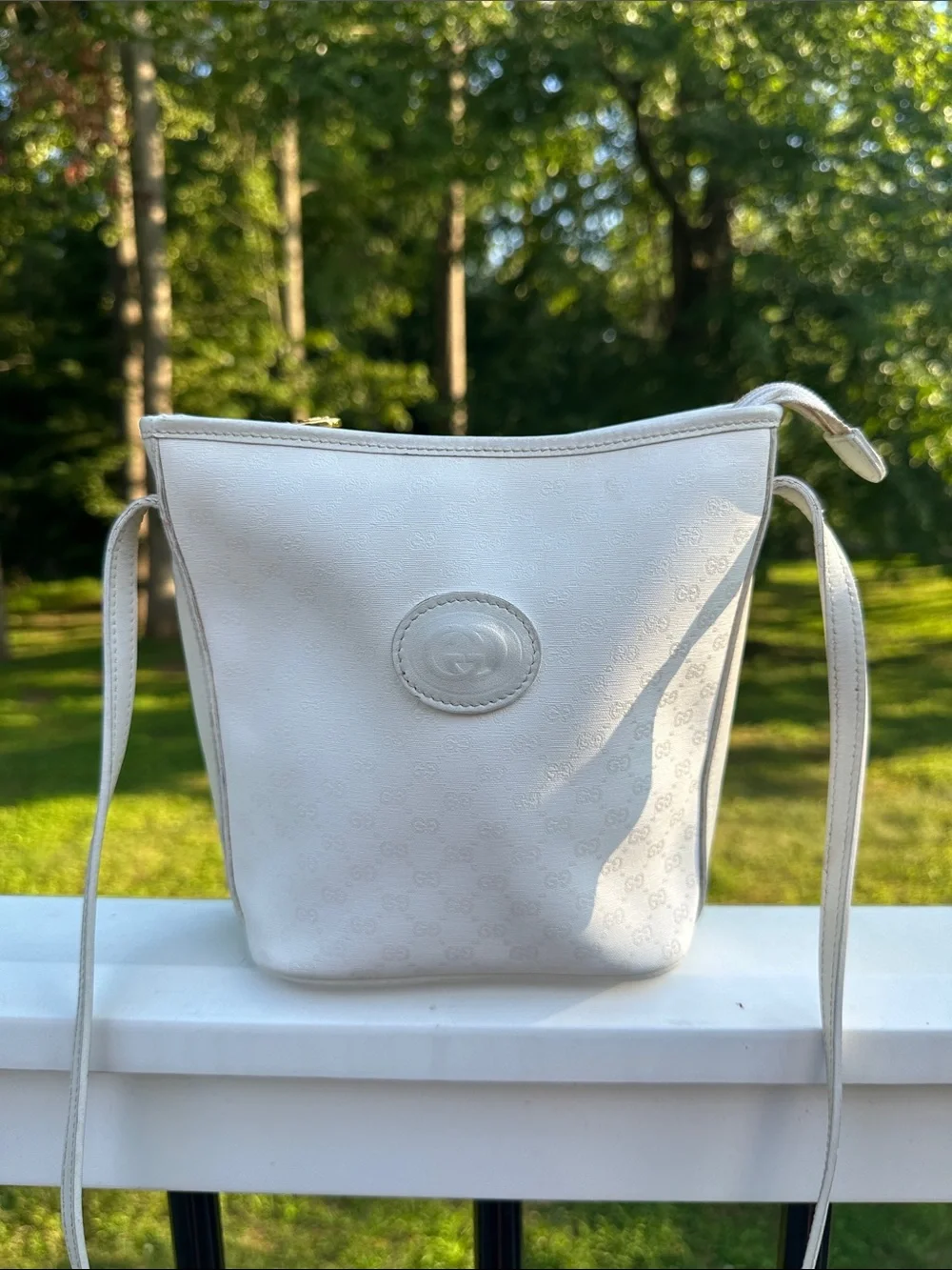 Gucci White Crossbody Bucket Bag